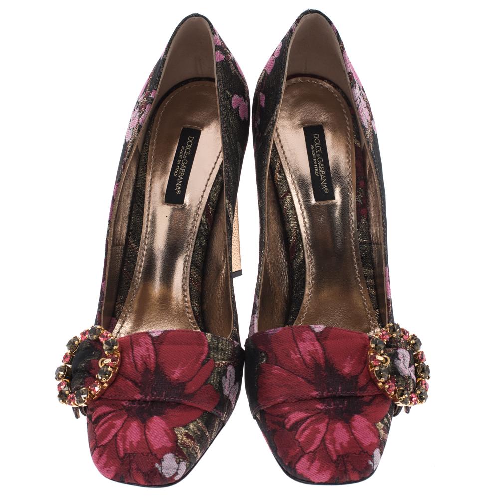 We have our eyes set on these stunning pumps from Dolce & Gabbana. They flaunt such exquisite details, like the floral-printed brocade fabric construction, the embellished details and the leather lining. Set on chunky heels, you will truly love to