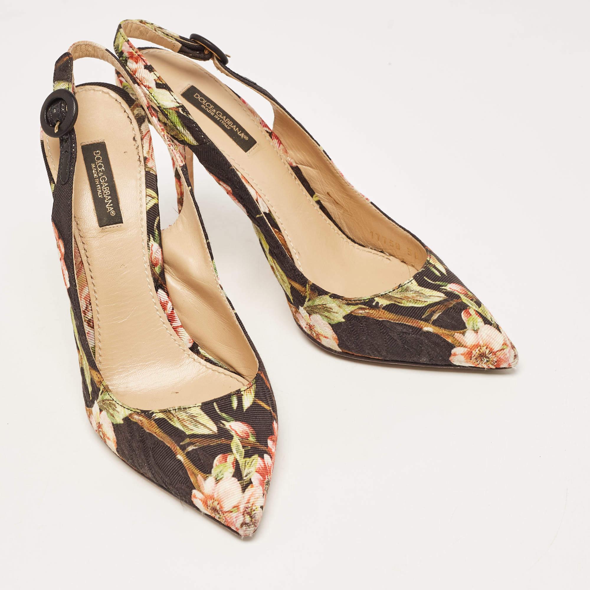 Dolce & Gabbana Multicolor Floral Print Brocade Pointed Toe Pumps Size 38 In Good Condition For Sale In Dubai, Al Qouz 2
