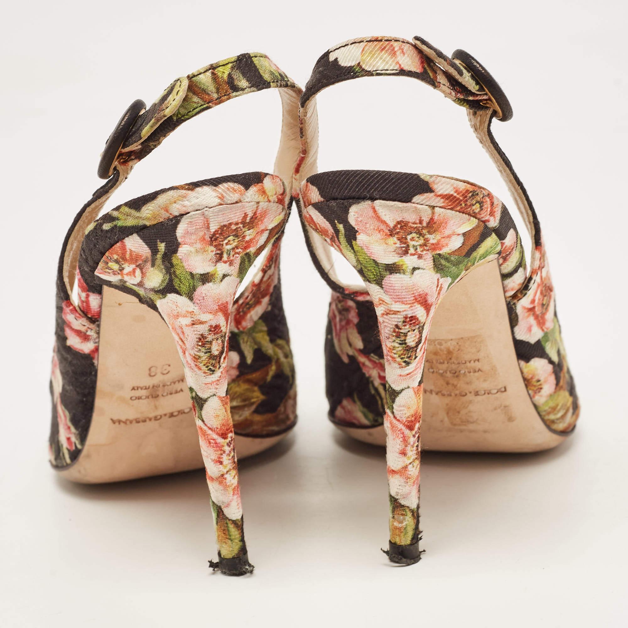 Women's Dolce & Gabbana Multicolor Floral Print Brocade Pointed Toe Pumps Size 38 For Sale