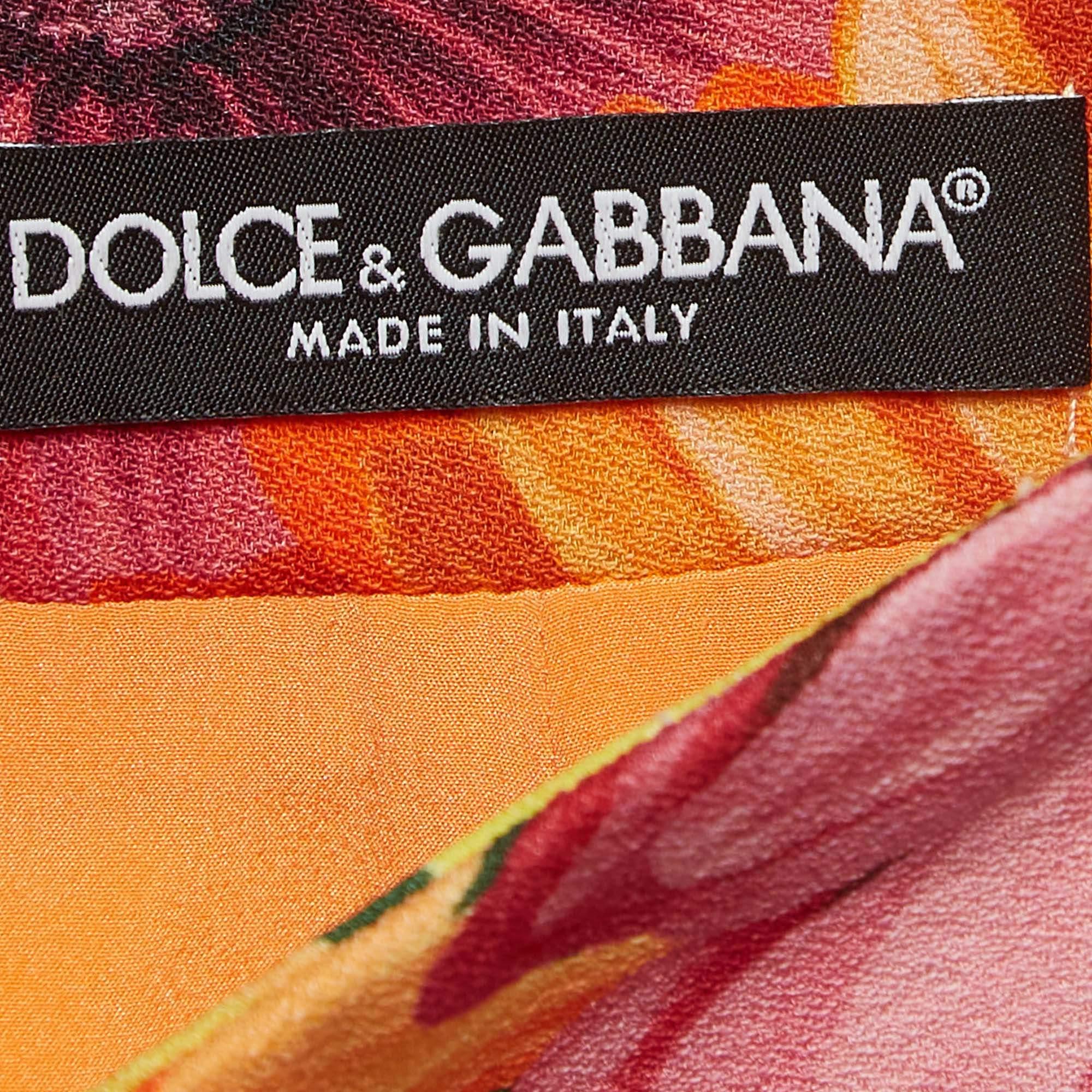 Dolce & Gabbana Multicolor Floral Print Crepe Pencil Skirt S In Good Condition For Sale In Dubai, Al Qouz 2