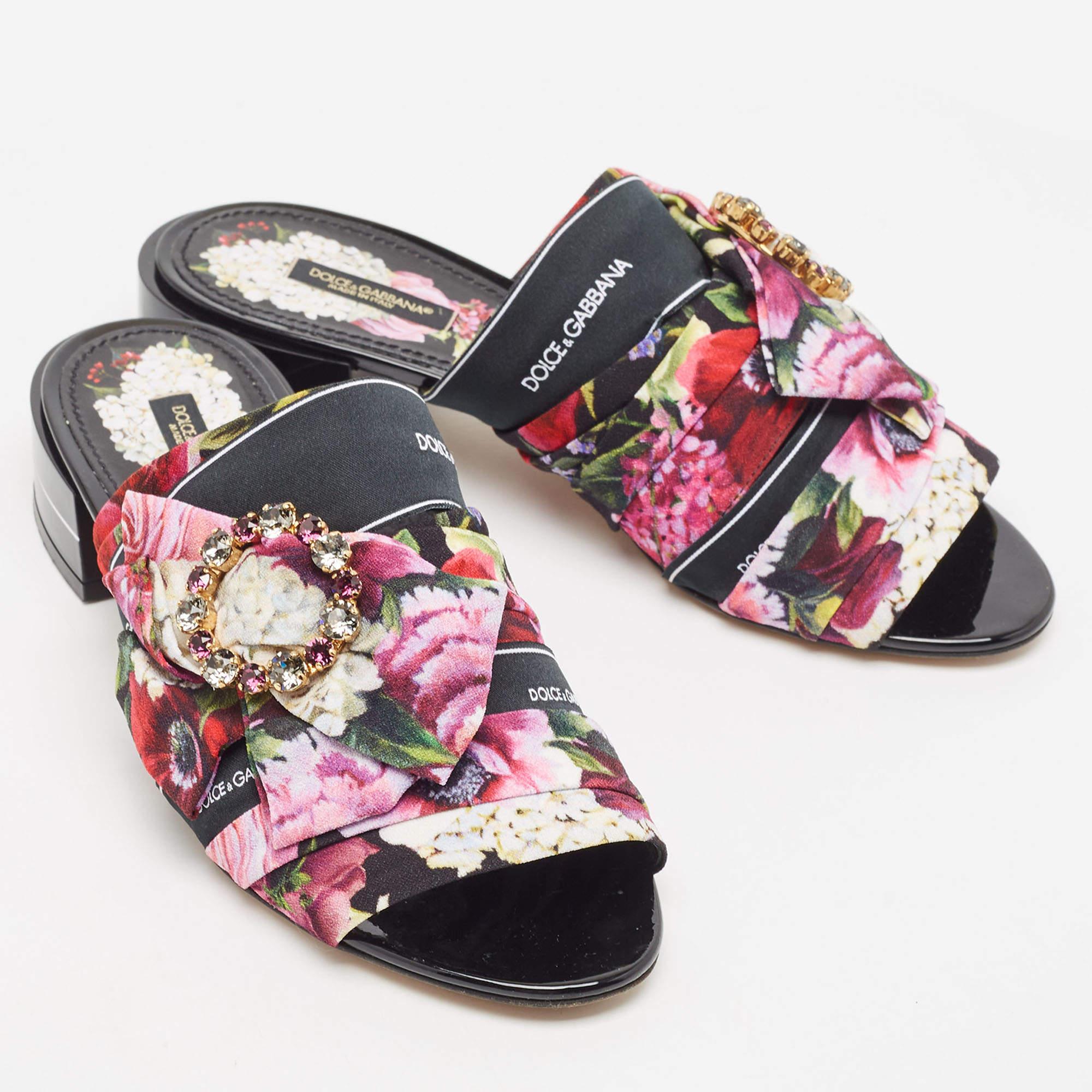 Dolce & Gabbana Multicolor Floral Print Fabric Embellished Slide Sandals Size 39 In Good Condition For Sale In Dubai, Al Qouz 2