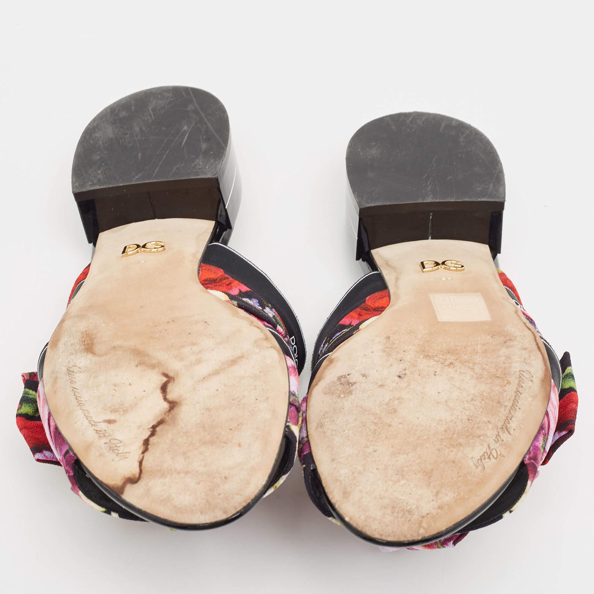 Dolce & Gabbana Multicolor Floral Print Fabric Embellished Slide Sandals Size 39 For Sale 2