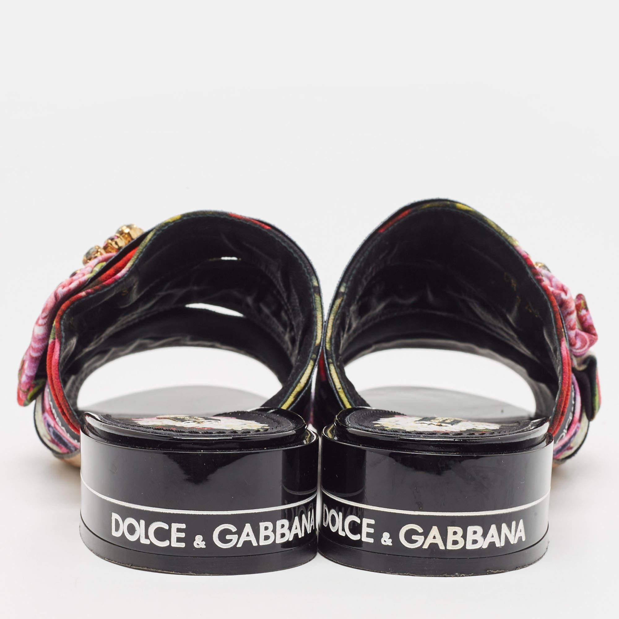 Dolce & Gabbana Multicolor Floral Print Fabric Embellished Slide Sandals Size 39 For Sale 3