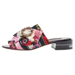 Dolce & Gabbana Mehrfarbige Slide-Sandalen aus Stoff mit Blumendruck und Stoffverzierung Größe 39