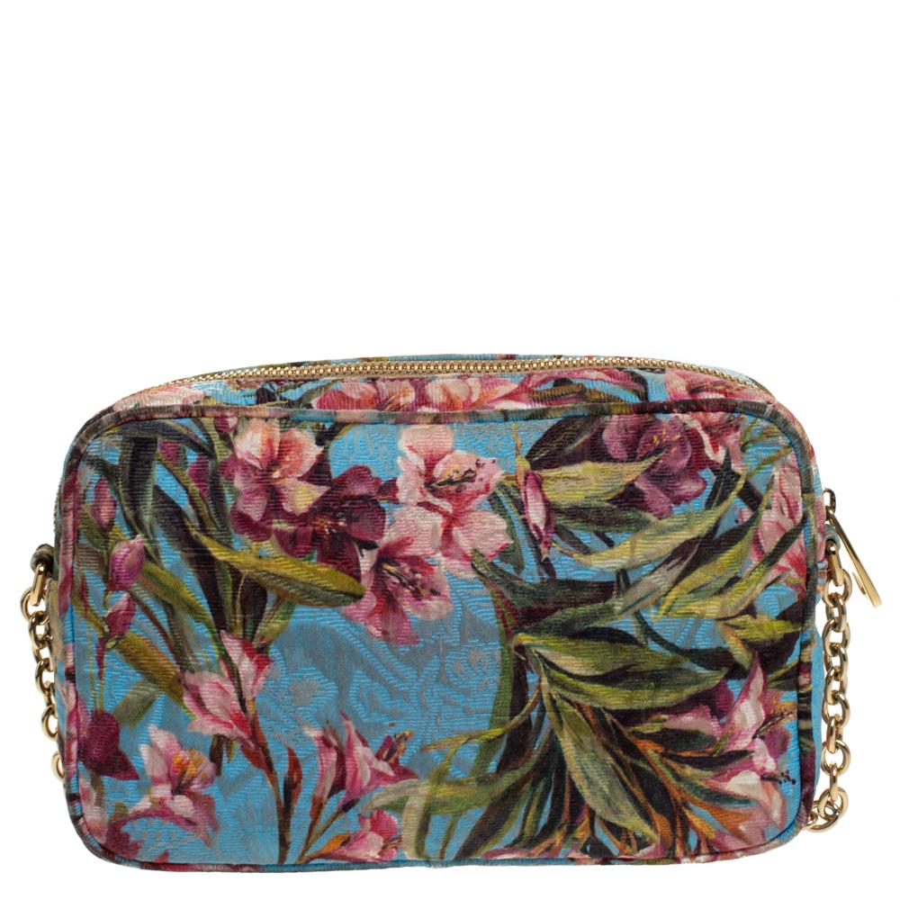 Displaying an impeccable design, this Dolce & Gabbana shoulder bag is a wardrobe classic. Designed to be roomy enough to carry your everyday essentials, this bag is lined with canvas. Be the epitome of grace as you step out with this floral-printed