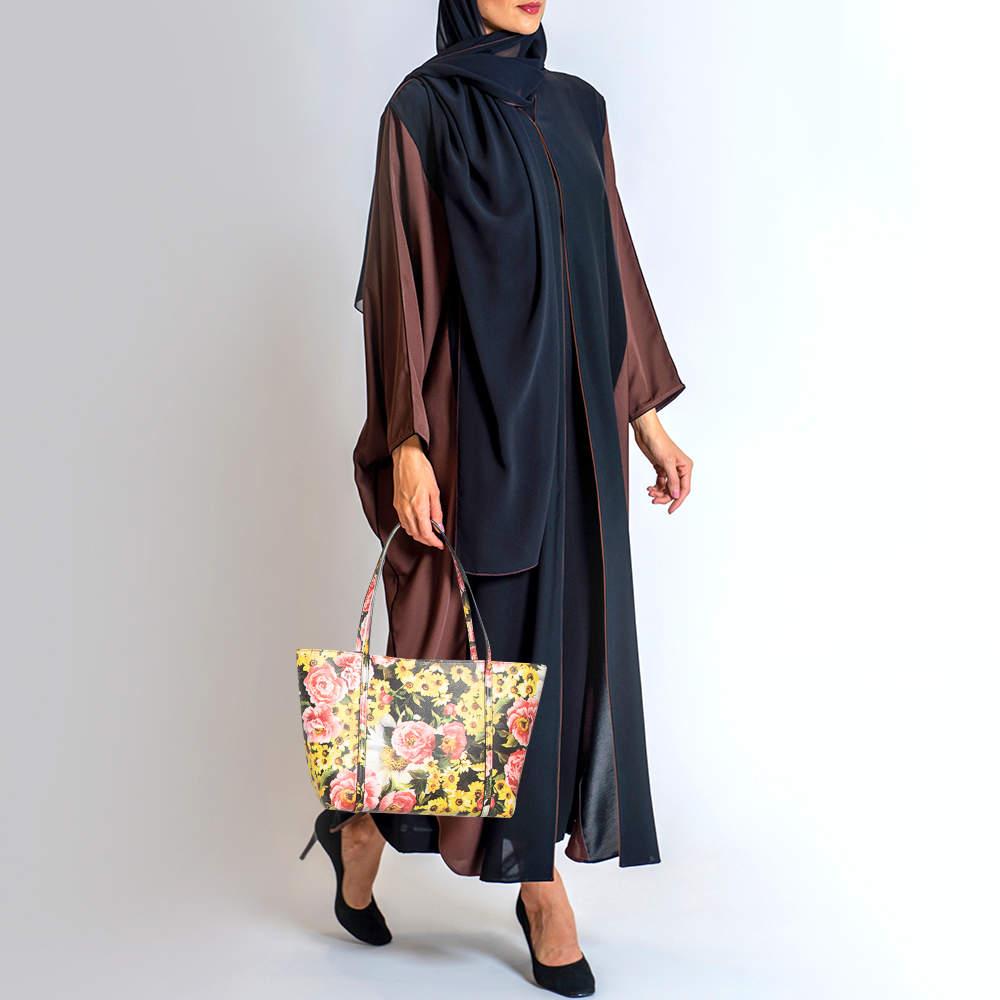Designer bags are ideal companions for ample occasions Here we have a fashion meets functionality piece crafted with precision. It has been equipped with a well sized interior that can easily fit all your essentials.