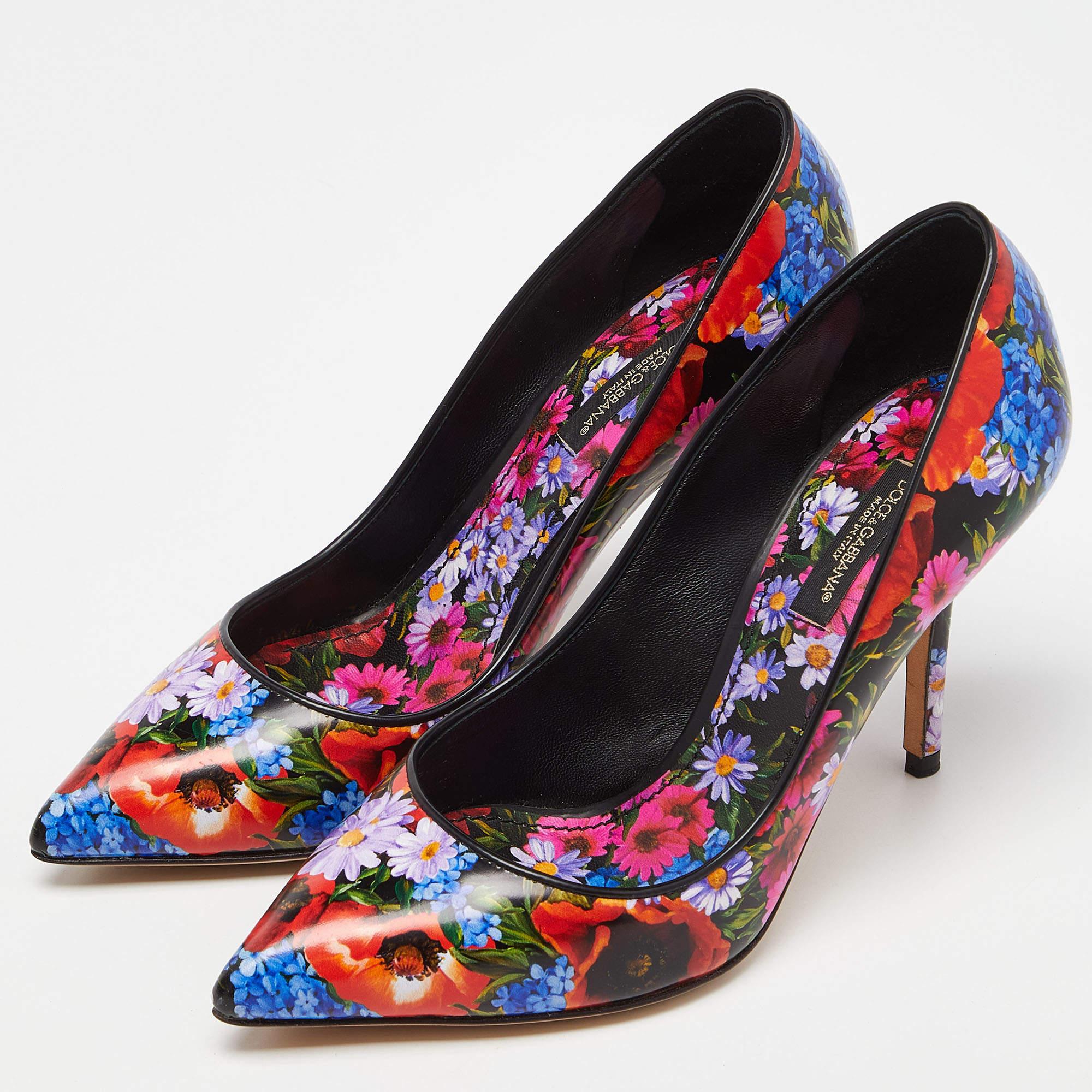 Make a chic style statement with these designer pumps. They showcase sturdy heels and durable soles perfect for your fashionable outings

