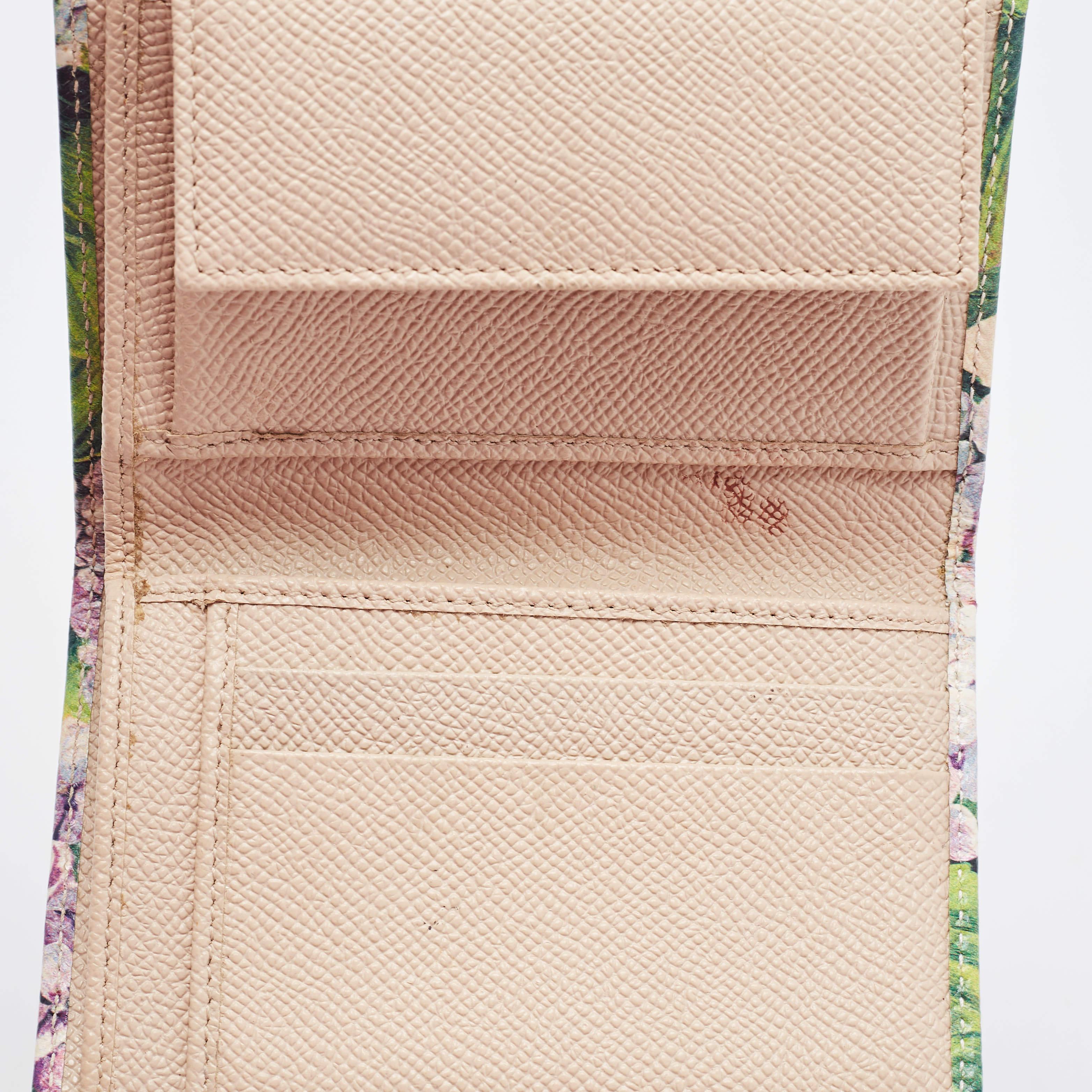 Dolce & Gabbana Mehrfarbige dreifache Brieftasche aus Leder mit Blumendruck und Lederbezug im Angebot 7