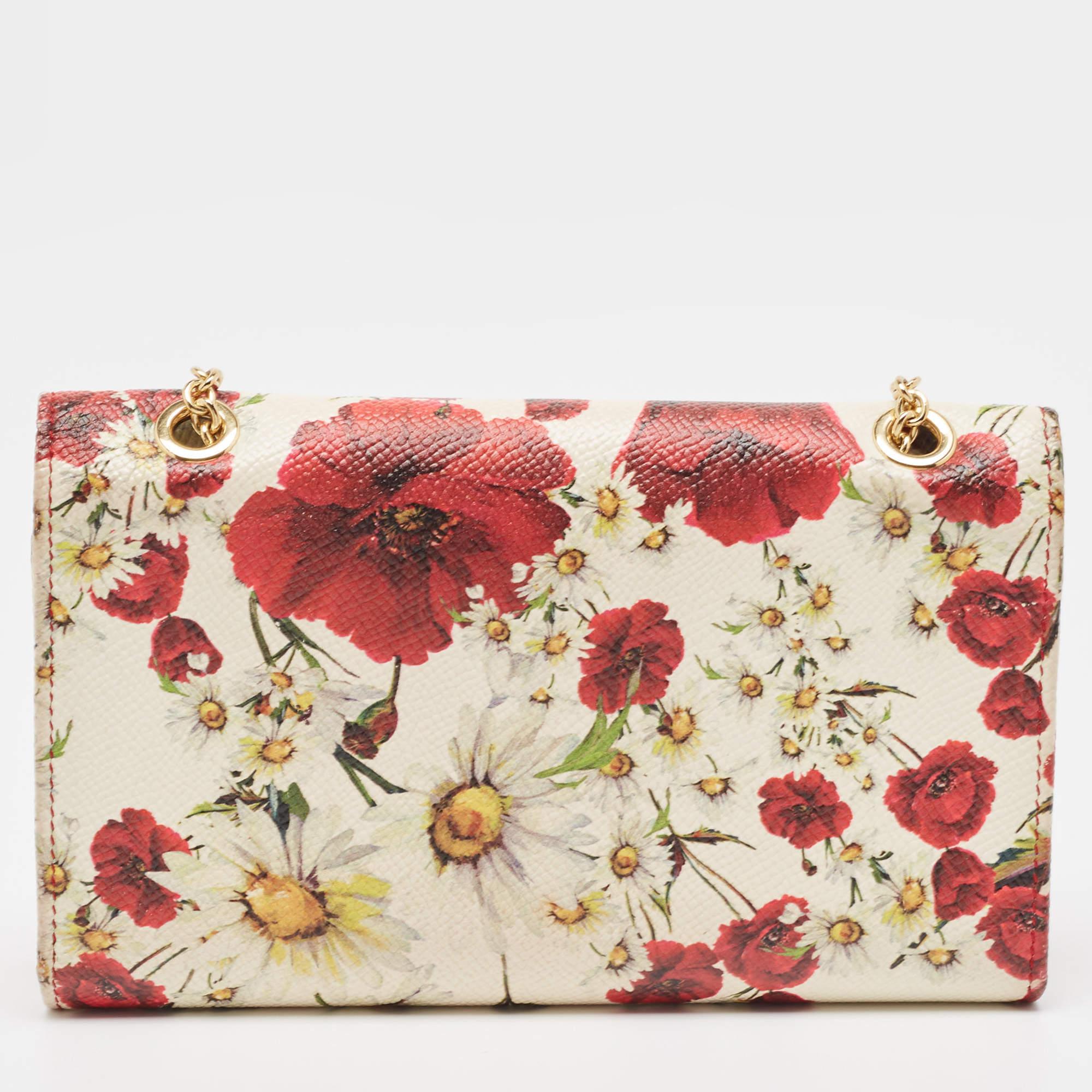 Designed in multicolor floral printed leather, this gorgeous Dolce & Gabbana WOC is a perfect blend of everyday utility and effortless style. Featuring the brand label plaque on the front for a signature look, this bag opens with a front flap and is