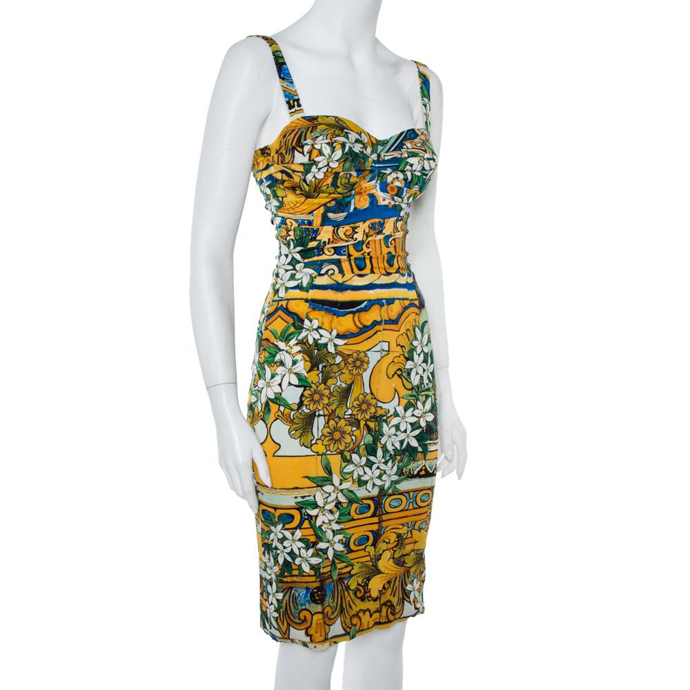 This stunning dress from Dolce & Gabbana will be one of the standout pieces in your closet. Made from a silk blend, the creation exudes a modern woman's quintessential glamour while exhibiting impeccable Italian glamour— the Sicilian and floral