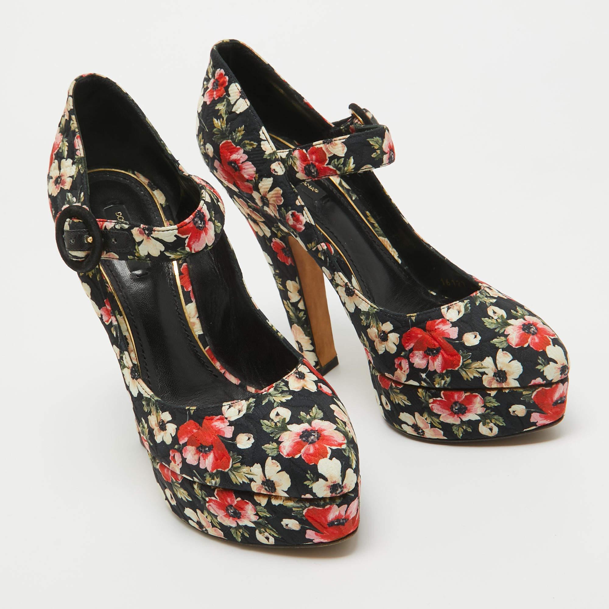 Dolce Gabbana Multicolor Floral Printed Fabric Mary Jane Platform Pumps Size 40 In Good Condition In Dubai, Al Qouz 2