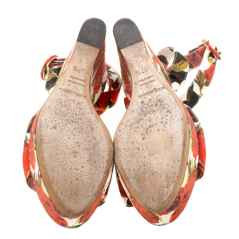 Dolce & Gabbana Multicolor Floral Printed Fabric Platform Wedge Sandal Size 37.5 In Good Condition In Dubai, Al Qouz 2