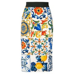 Dolce & Gabbana Mehrfarbiger geblümter Midi-Bleistiftrock aus Maiolica-Seide aus Sizilien mit Blumen