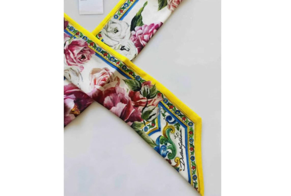 Dolce & Gabbana Peony Sicily
Maiolica silk scarf tie

Size 5cmx100cm

100% silk

With original tags!
Please check my other DG clothing, bags, shoes & accessories!