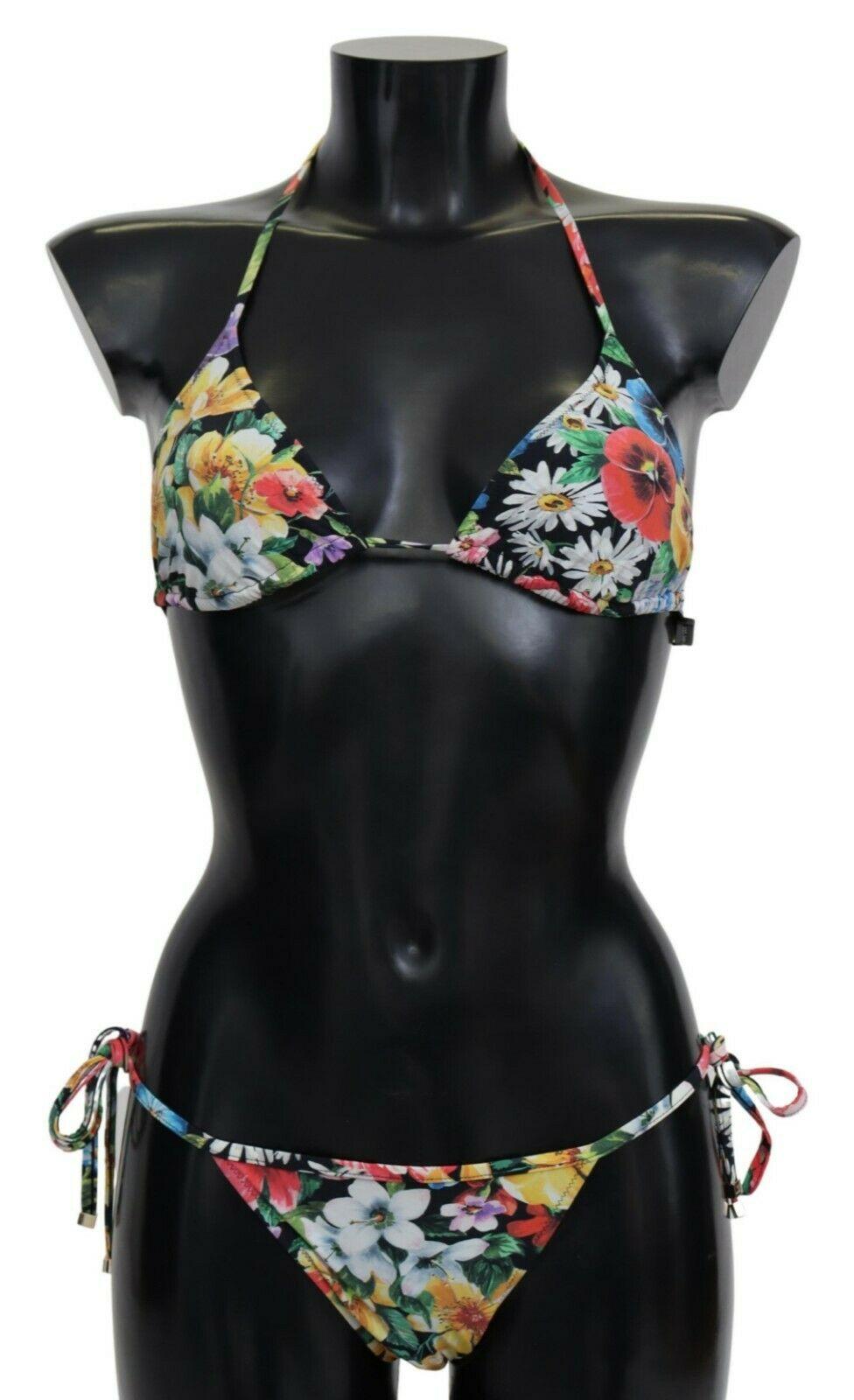 Gorgeous brand new with tags, 100% Authentic Dolce & Gabbana two piece bikini with floral print.


Color: Multicolor 

Model: Bikini two piece set, top and bottom

Material: 75% Nylon 25% Elastane

Logo detailing

Made in Italy

Size: 2IT