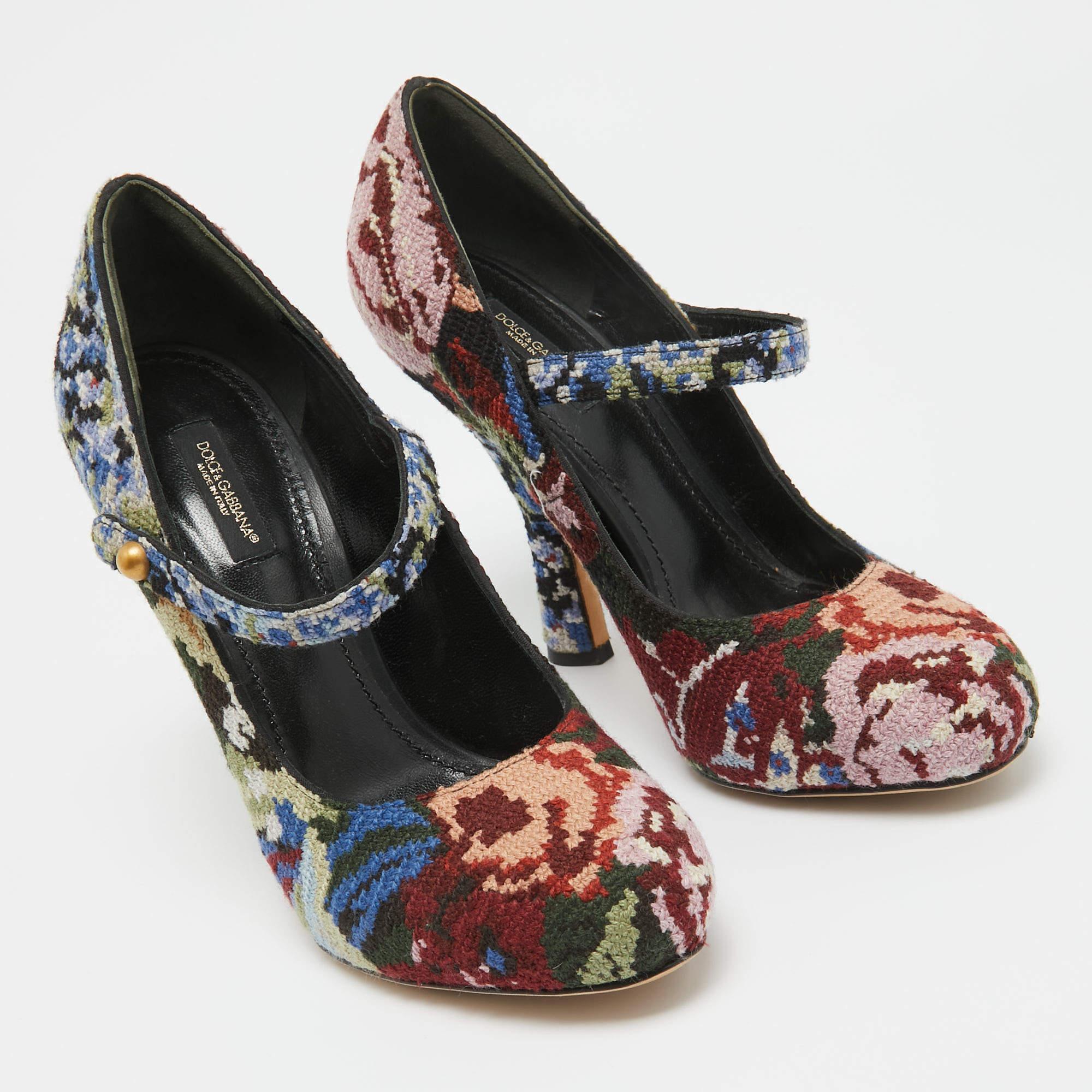 Dolce & Gabbana Multicolor Knit Fabric Floral Print Block Heel Pumps Size 38 In Good Condition For Sale In Dubai, Al Qouz 2