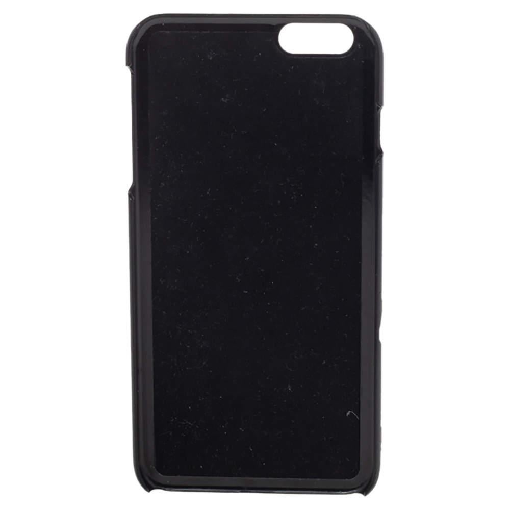 This chic iPhone 6/6S case from Dolce and Gabbana weaves luxury with utility. Crafted from leather it will not only keep your mobile secure but will also look stylish in your hand. It is accented with a multicolored print and gold tone brand label.