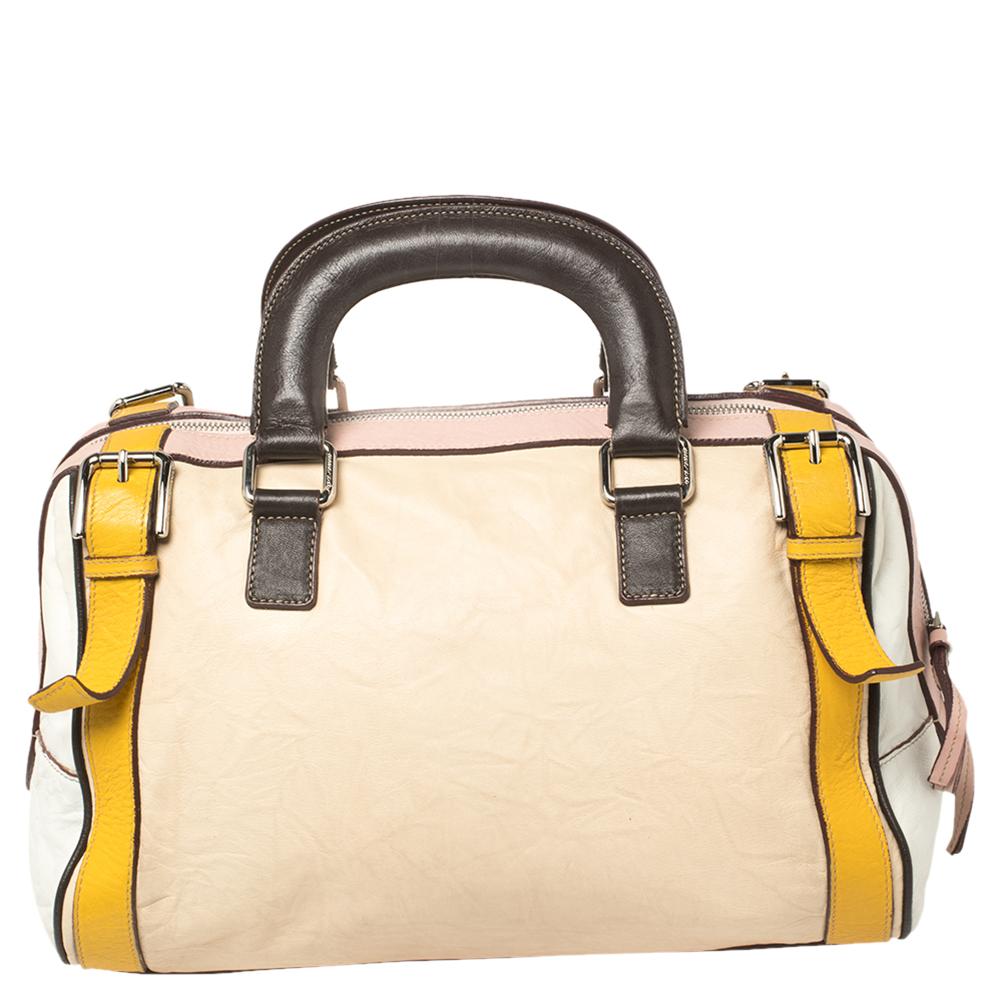 This chic Miss Easy Way Boston Bag by Dolce & Gabbana will complement both your casual and evening wear. Crafted from leather in multicolors, it is decorated with the brand plaque and a zip pocket at the front. The bag is equipped with two handles