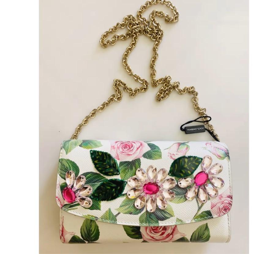 Dolce & Gabbana Tropical Rose crystals embellished bag shoulder cross body bag 

Size: 21x 14x 6cm

100% Calfskin 

Brand new with the dustbag and authenticity cards 

Please check my Tropical Rose collection clothing & accessories!