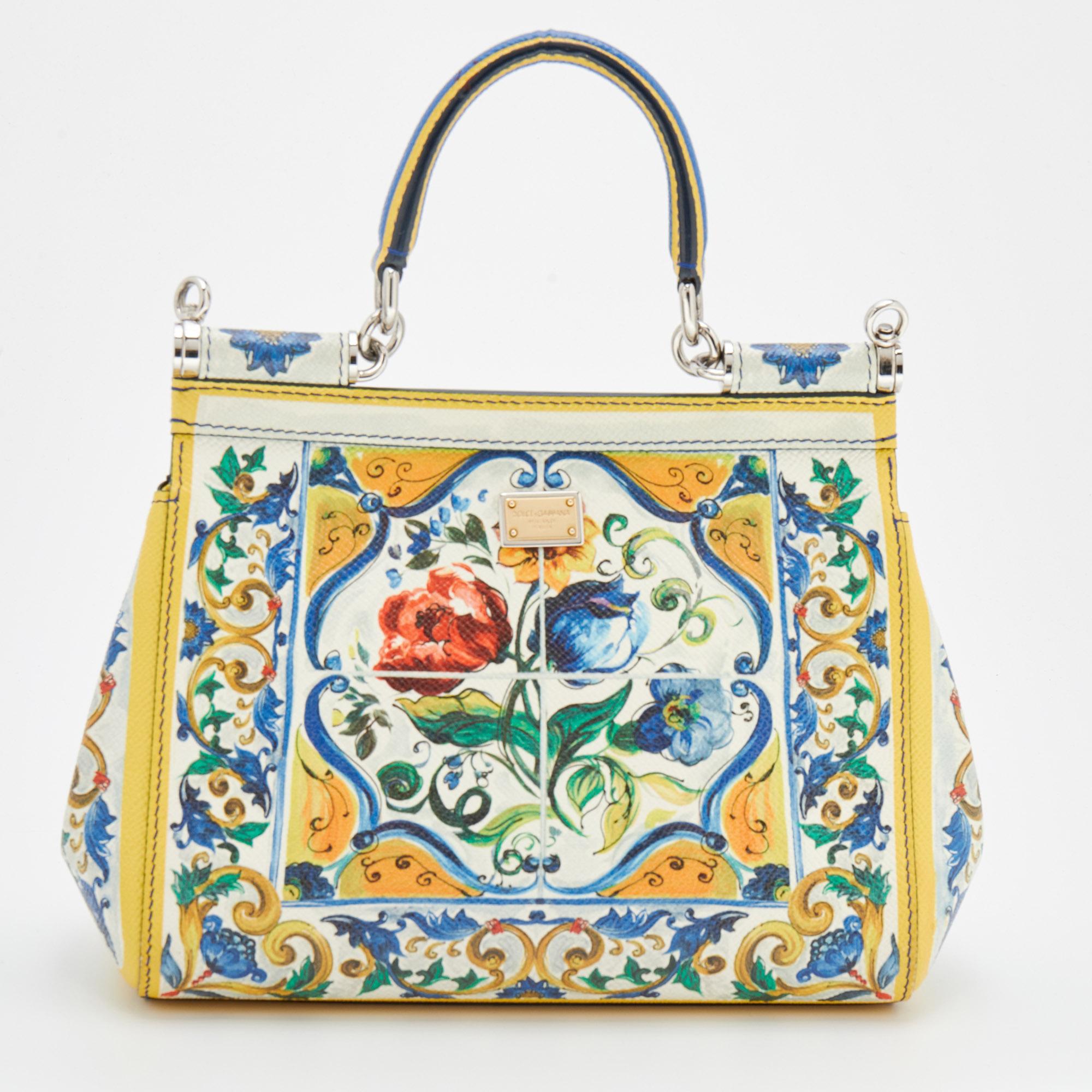 Meticulously crafted into an eye-catchy shape, this Miss Sicily bag from Dolce & Gabbana exudes just the right amount of charm and elegance! It is made from multicolored Majolica-print leather on the exterior. It has a fabric-lined interior,