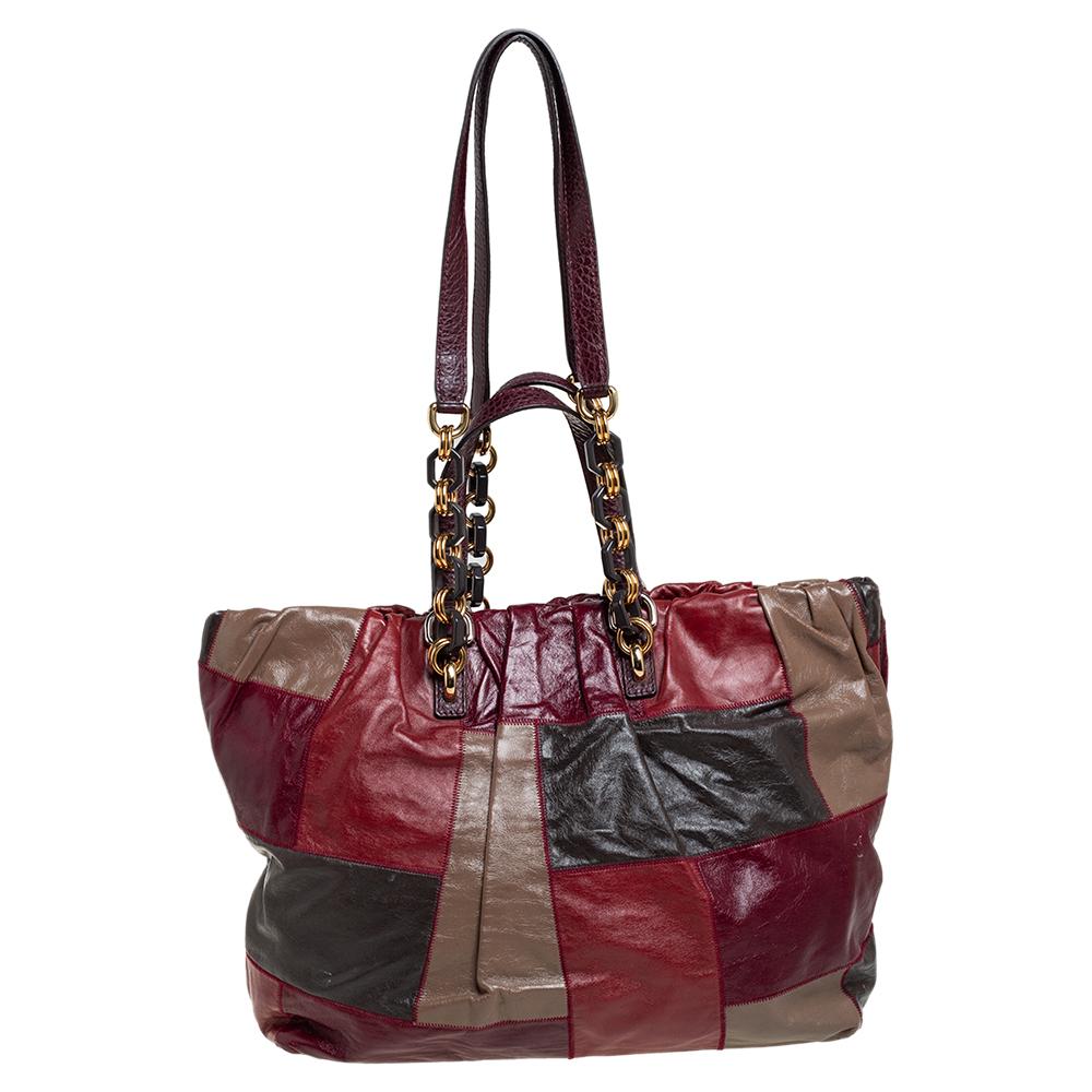 Featuring the ornate style of Dolce & Gabbana, this Miss Night and Day tote is perfect for storing all that you need for the day and hence, is a must-have everyday essential. The leather exterior is accented with multicolored patchwork and a