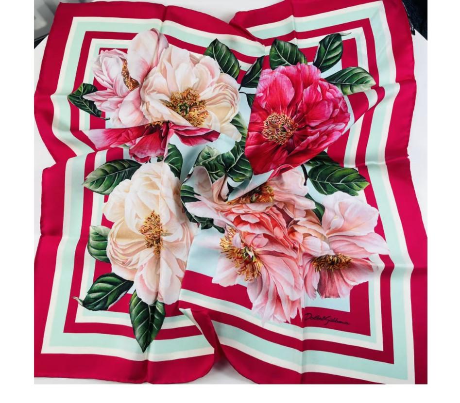 Dolce & Gabbana Camelia printed silk scarf 
Size 70cmx70cm 
100% silk
Made in Italy 
Brand new with tags 
Please check my other DG clothing & accessories!