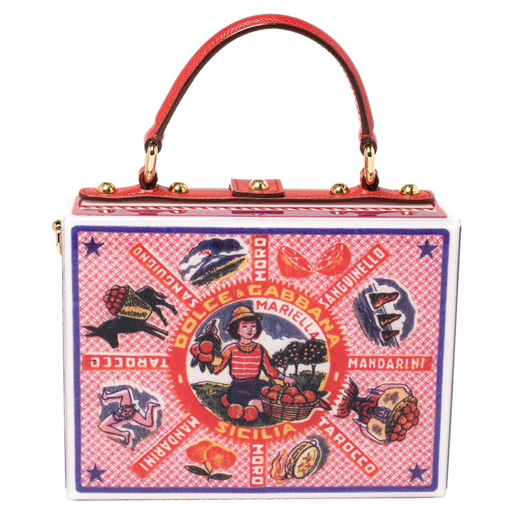 This bag represents the evolution of Dolce & Gabbana’s heritage towards a perfect blend of tradition and innovation. The Dolce Box bag is adorned with a lovely print and features a padlock fastening in gold-tone metal with flower embellishment, a