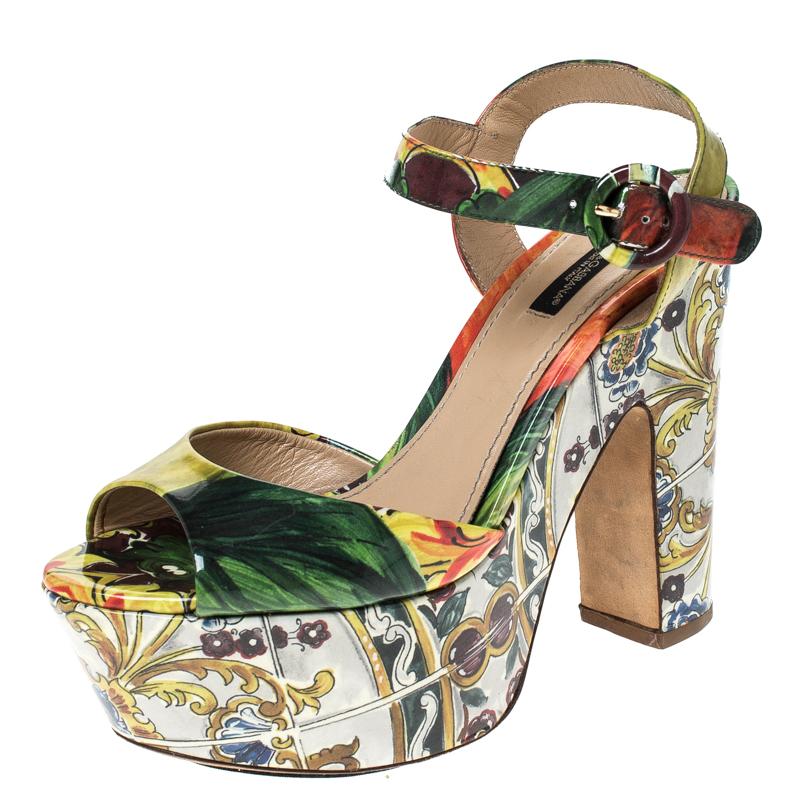 Dolce and Gabbana's fun-spirited vibe is evidently visible in these sandals. This girly and fun pair would complement your dresses and casual separates perfectly. They are crafted from patent leather with beautiful multicolored prints all over. They