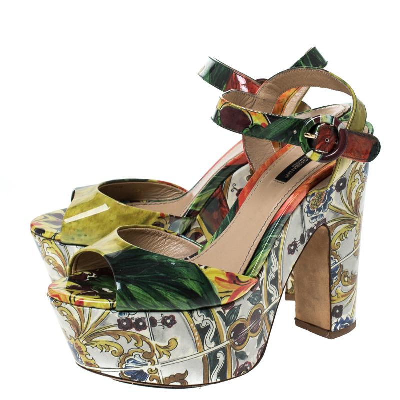 Dolce & Gabbana Multicolor Printed Patent Leather Platform Sandals Size 37.5 In Good Condition In Dubai, Al Qouz 2