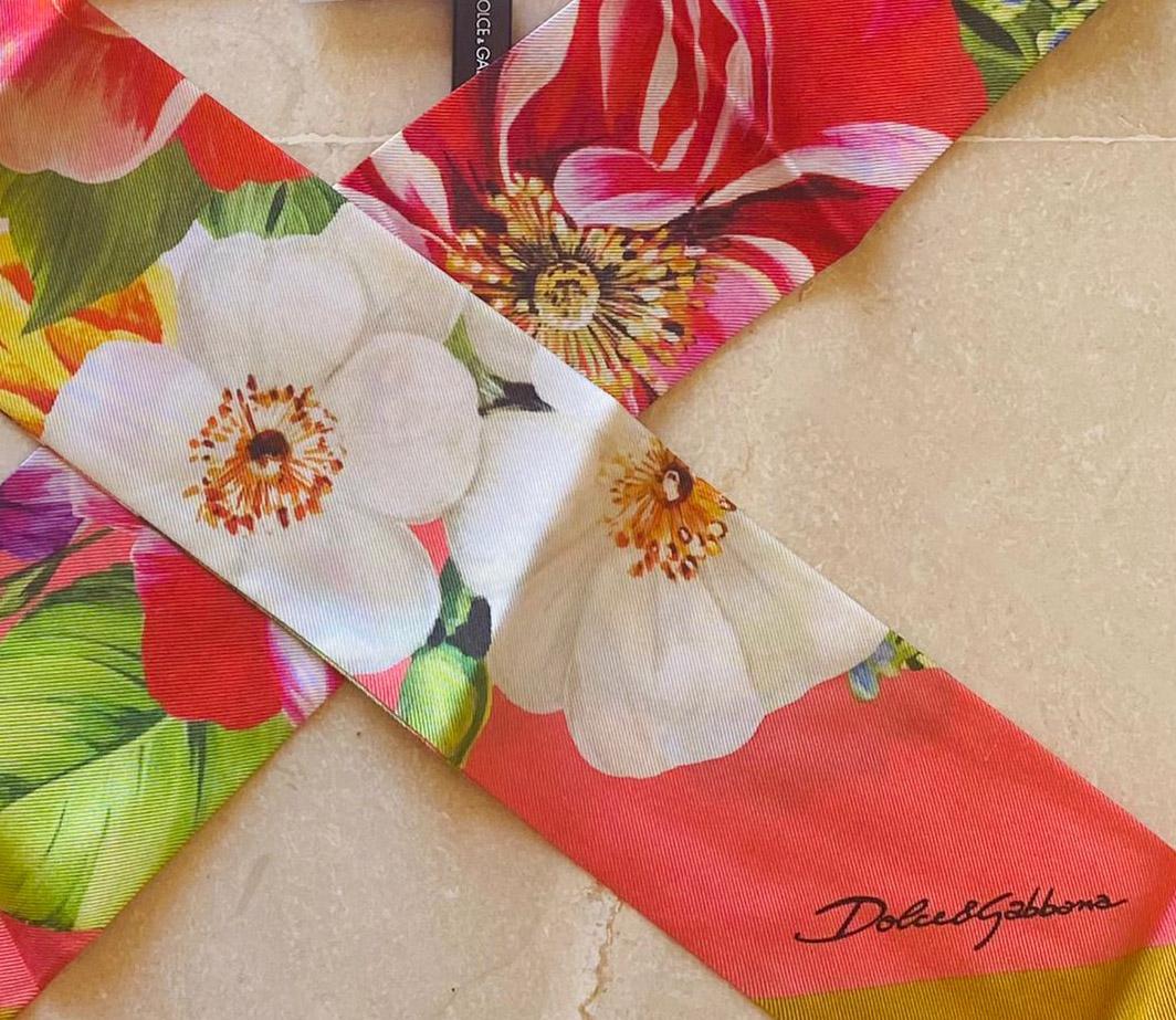 Women's Dolce & Gabbana Multicolor Red Silk Floral Mini Scarf Headscarf Tie DG Flowers For Sale