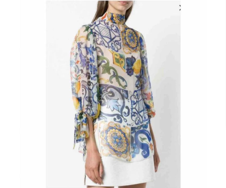 Dolce & Gabbana Sicily Maiolica 

Floral print silk twill top blouse 

46IT - UK14- XL 
100% silk 
Brand new with tags! 

Please check out my other DG clothing, beachwear, shoes and accessories in this beautiful print!