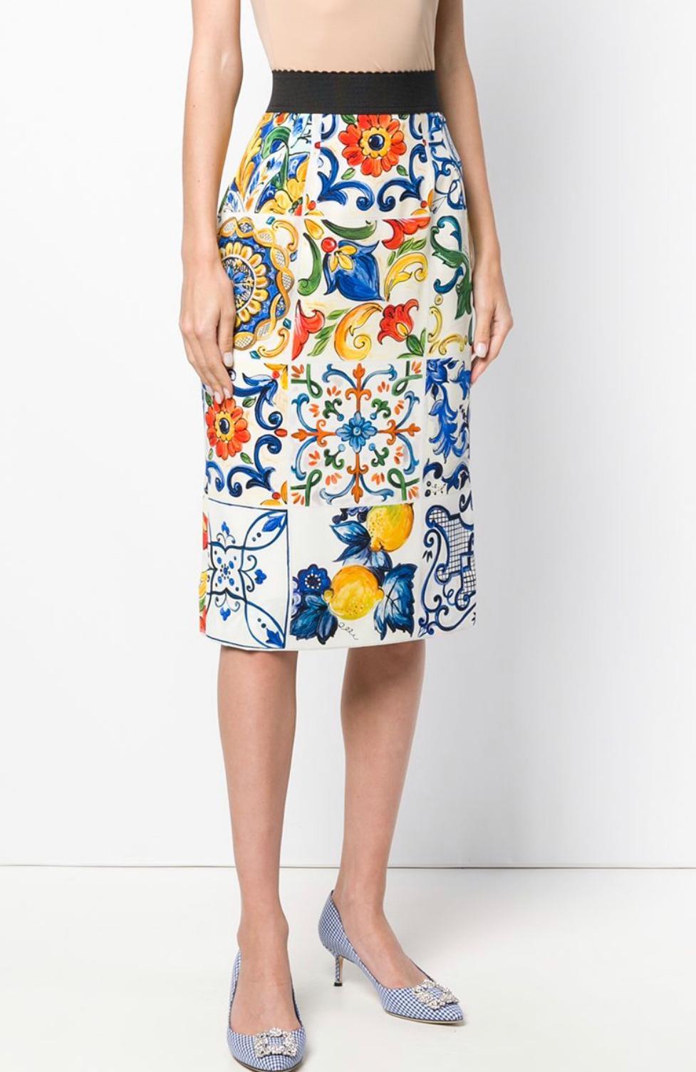 Dolce & Gabbana Sicily Maiolica printed silk midi skirt 
Elasticated stretch waist, rear zip 
Size 46IT -UK14- XL. 
Brand new with tags! 
Please check my other DG clothing, beachwear, shoes & accessories!  
