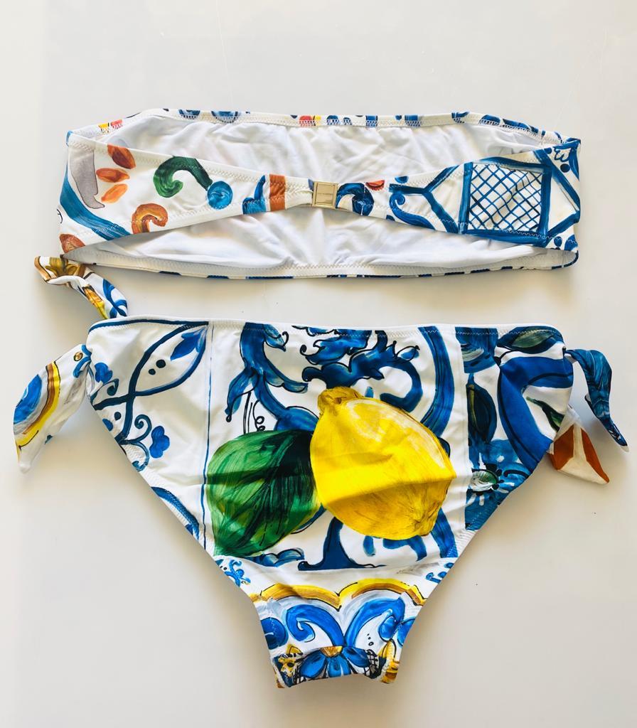 Dolce & Gabbana swimwear set. 
The SICILY MAJOLICA bandeau bikini top in fine fabric with an elegant floral print is perfect for enhancing the femininity of all women: 
- Stretch bandeau bikini top 
- Zipper branded nickel-free gold on the back -