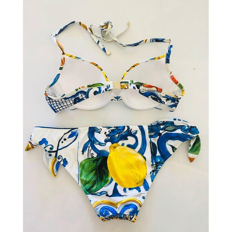 Dolce and Gabbana - Maillots de bain de bain et maillots de bain Maiolica  multicolores de Sicile - En vente sur 1stDibs