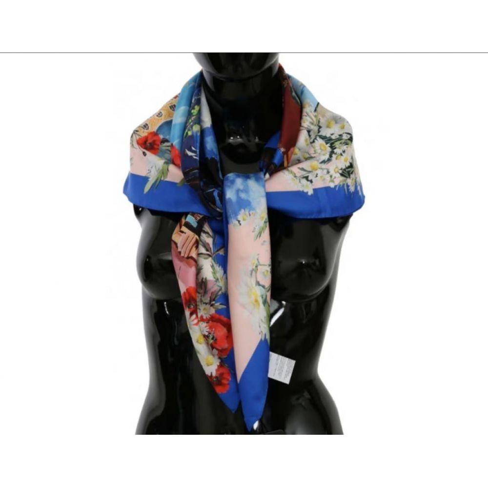 Gorgeous brand new with tags, 100% Authentic Dolce & Gabbana Scarf .

Gender: Women
Color: Multicolor Sicily Print
Material: 100% Silk
Logo details
Made in Italy
Size: 90cm x 90cm
Original tags follow


General information:
Designer: Dolce &