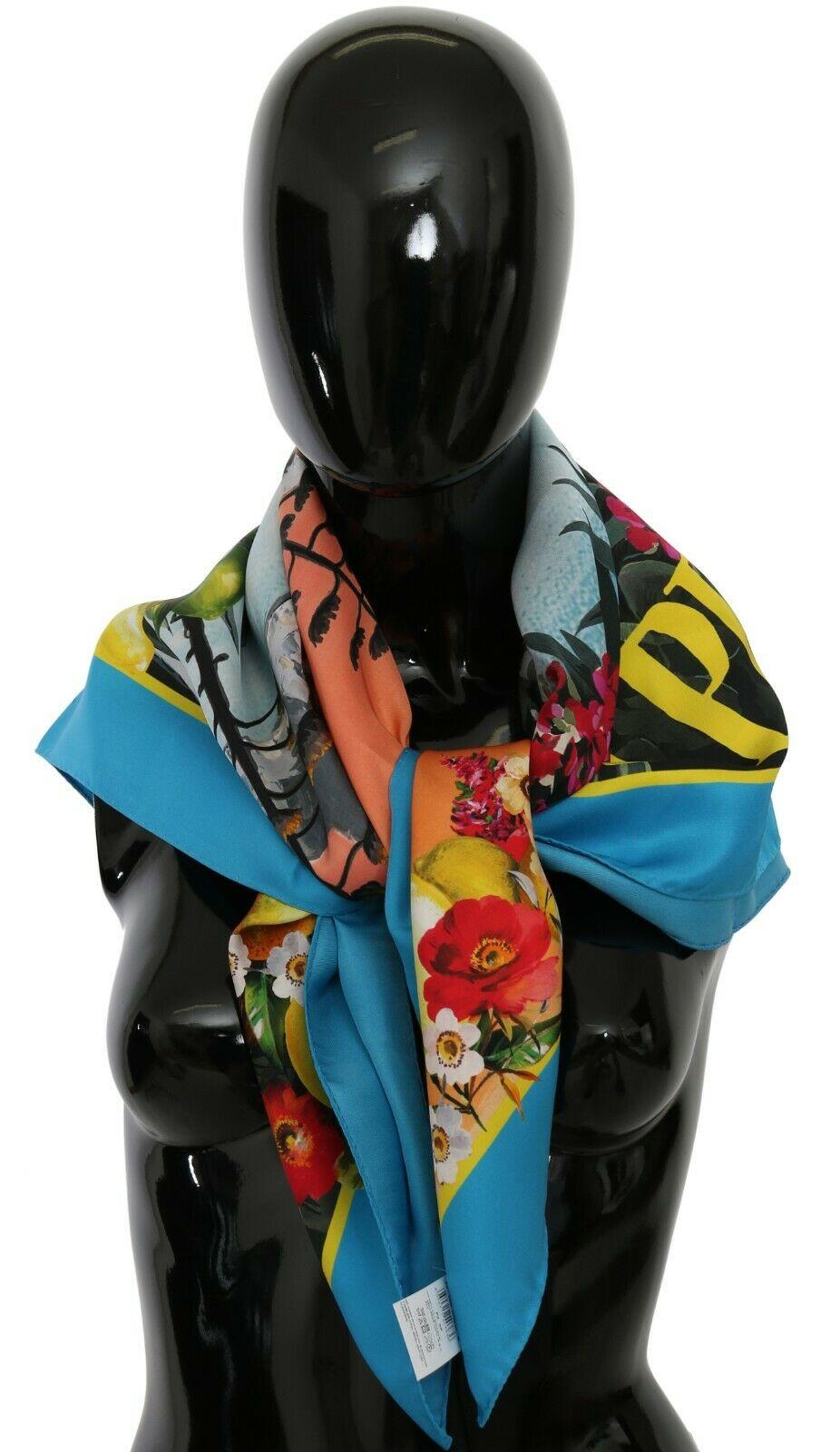  Gorgeous brand new with tags, 100% Authentic Dolce & Gabbana Scarf .


Gender: Women
Color: Multicolor Capri Print

Material: 100% Silk
Logo details
Made in Italy




Size: 90cm x 90cm




Original tags follow.




Please check my other DG