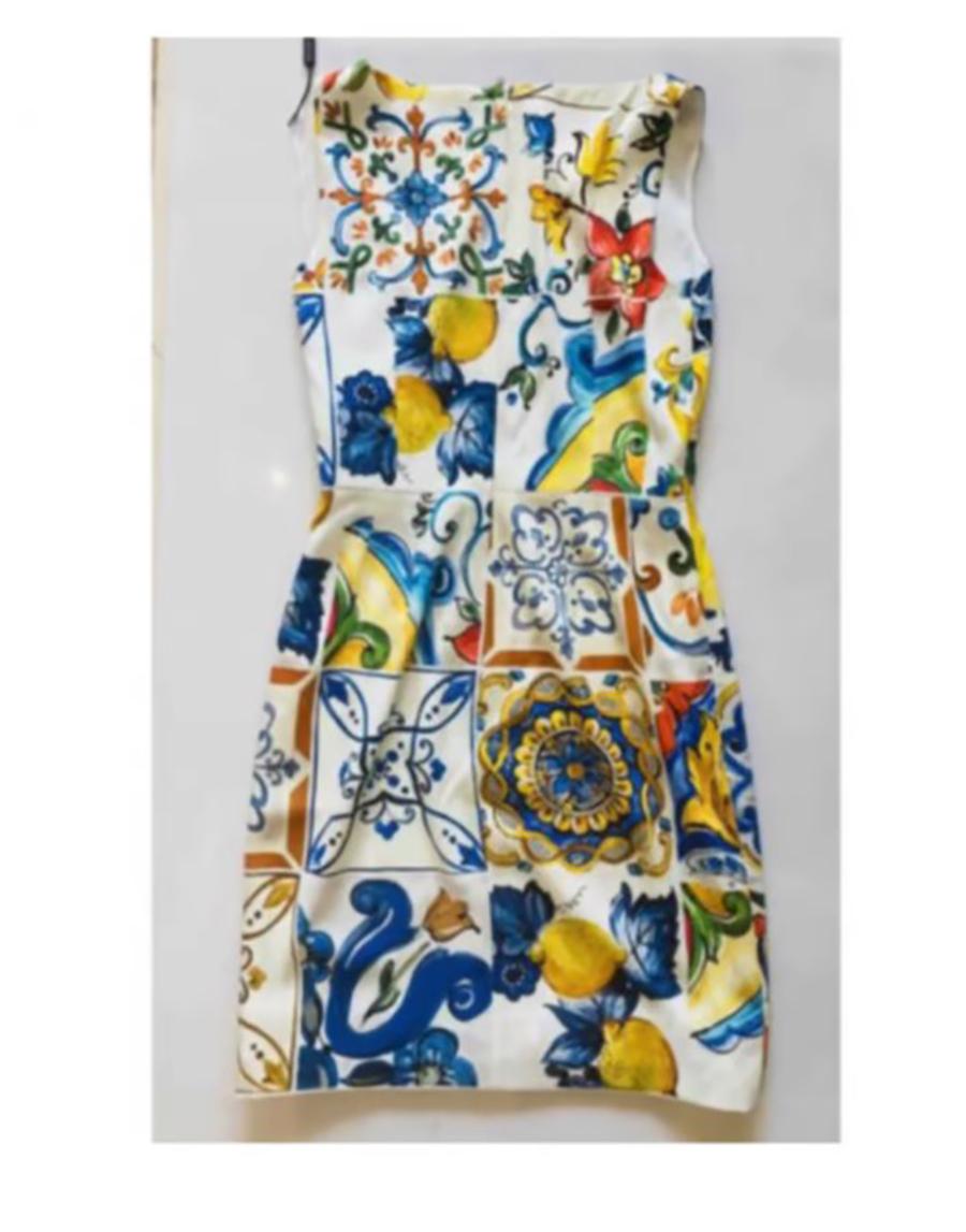 Stunning Dolce & Gabbana Sicily
Maiolica silk dress

Size 40IT UK8, S. Stretch

Brand new with tags

Please check my other DG clothing
bikinis shoes & Sicily bags in this
beautiful Mediterranean print! 