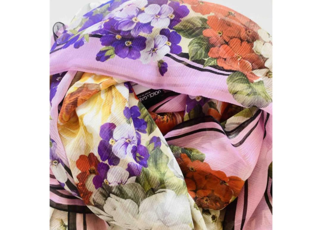  Dolce & Gabbana Multicolor Silk Rose Hydrangea Hortensia Scarf Wrap Flowers In New Condition For Sale In WELWYN, GB
