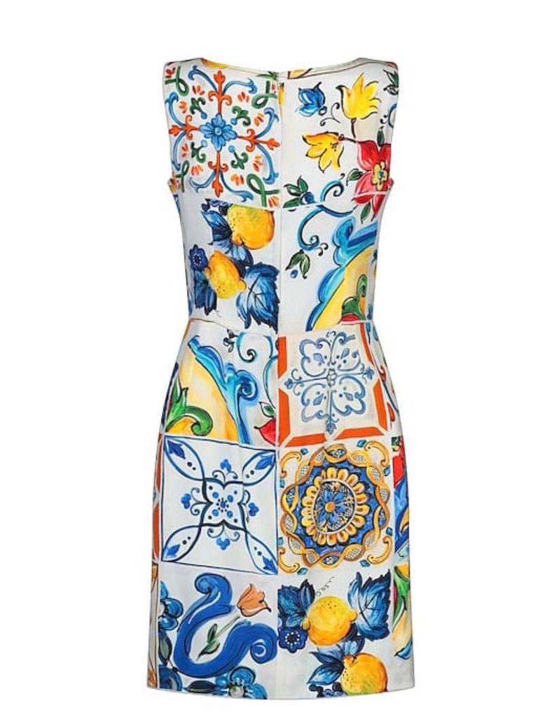
Stunning Dolce & Gabbana Sicily Maiolica silk dress

Size 42IT UK10, M. Stretch

Brand new with tags

Please check my other DG clothing
bikinis shoes & Sicily bags in this
beautiful Mediterranean print! 