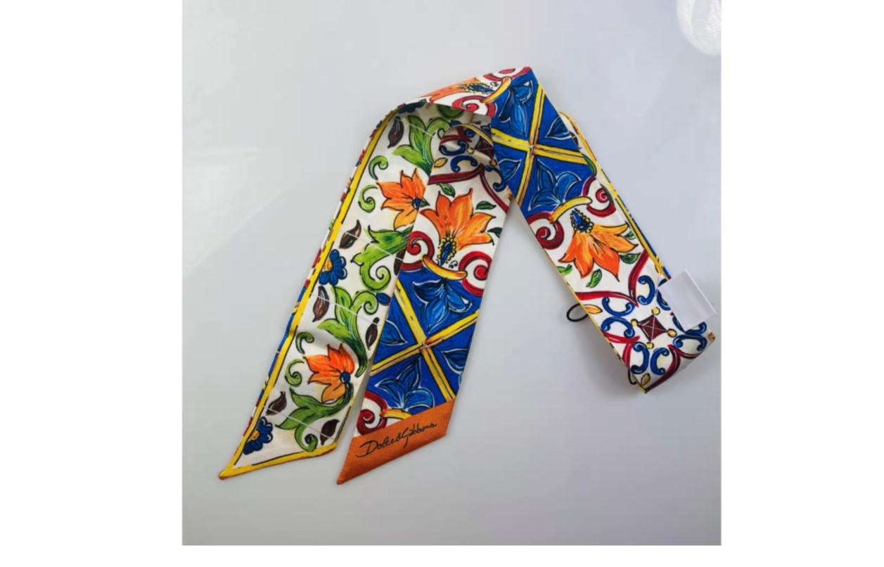 Dolce & Gabbana Sicily Maiolica printed silk twill scarf head scarf 
Size 5cmx100cm 
100% silk 
Made in Italy. 
Brand new with tags! 
Please check my other DG clothing & shoes & accessories! 