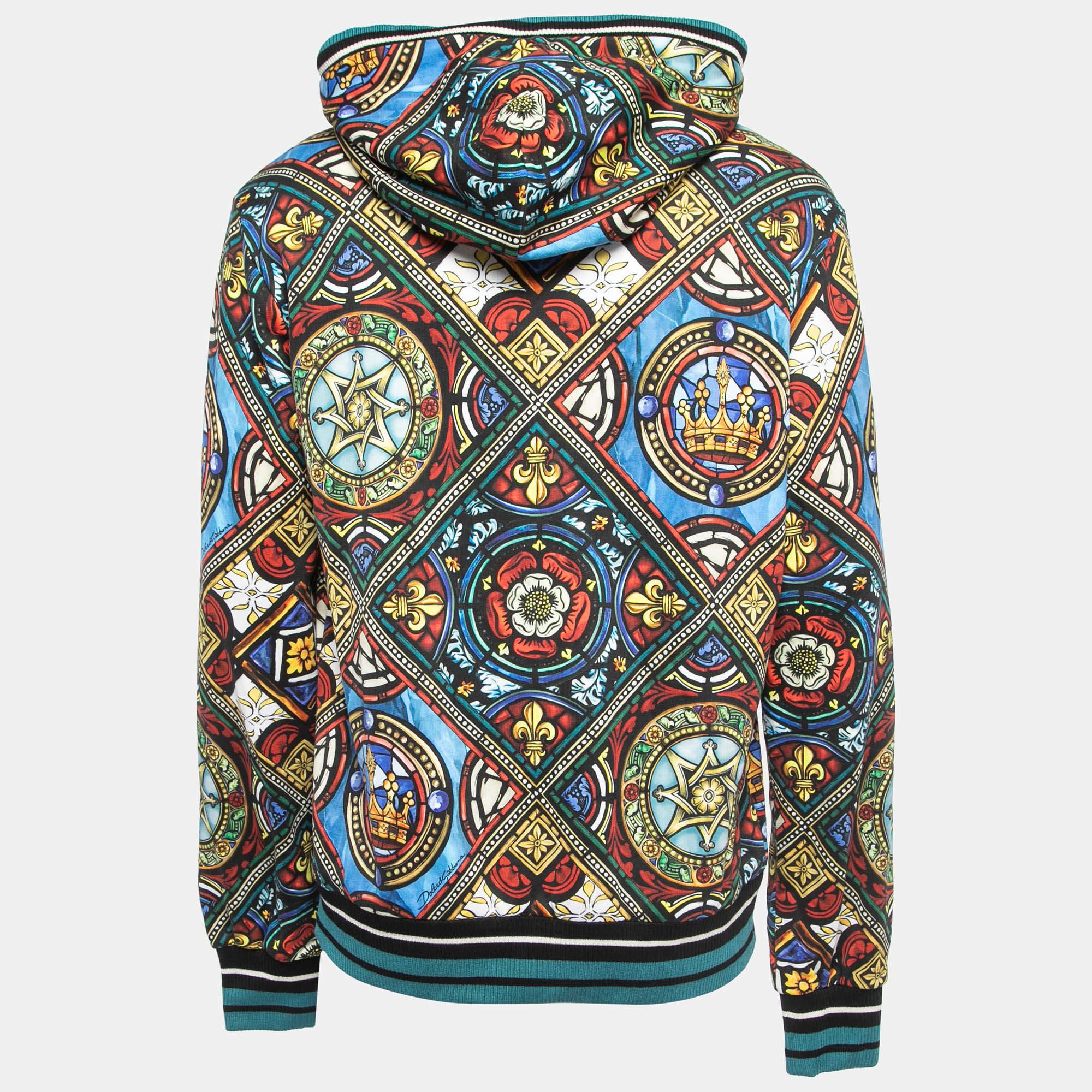 How fabulous does this designer hoodie look! It is made of cotton and features long sleeves. Pair it with pants and sneakers for a cool attire.

Includes: Price Tag