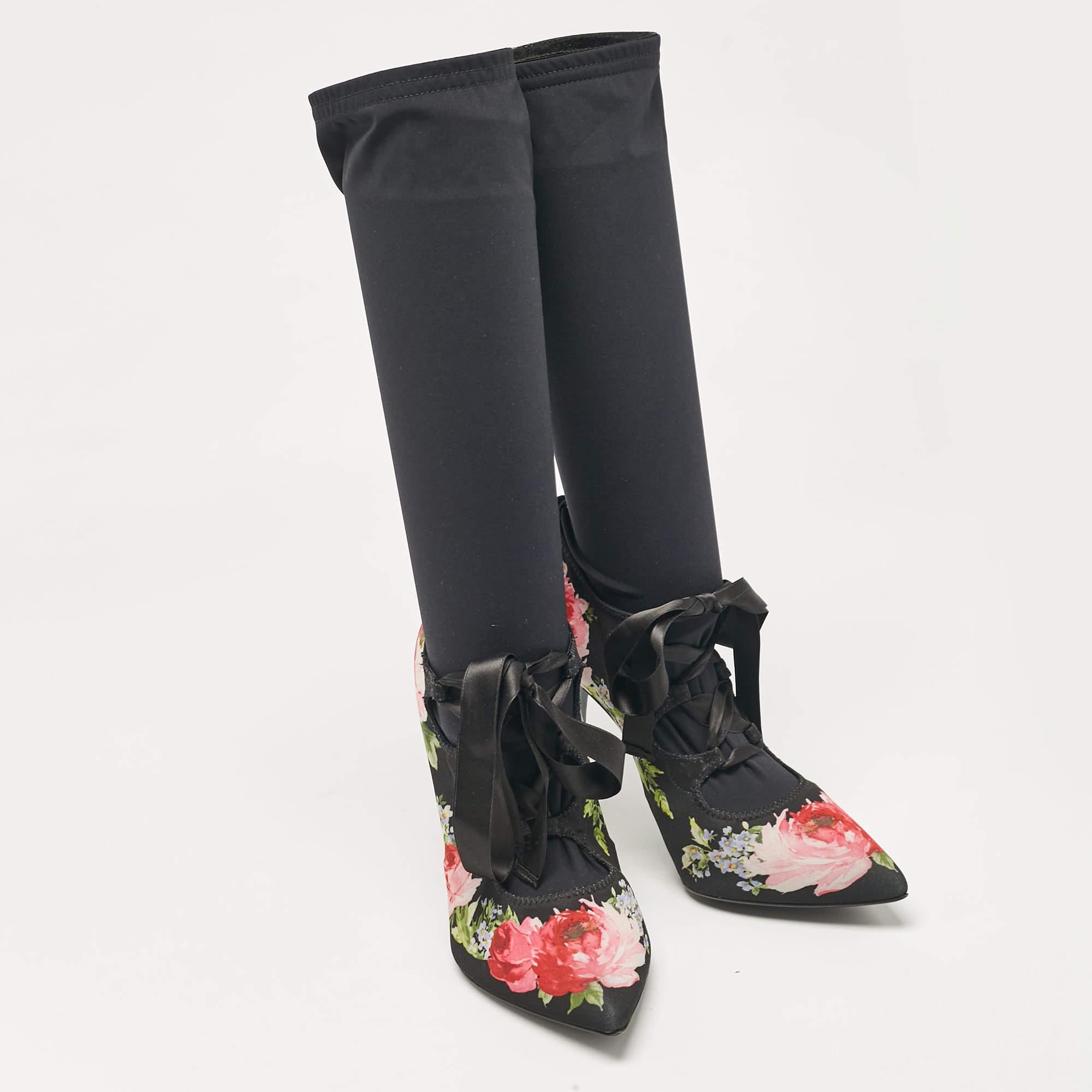 Dolce & Gabbana Bottes brodées de fleurs en tissu extensible multicolore, taille 40 Neuf à Dubai, Al Qouz 2