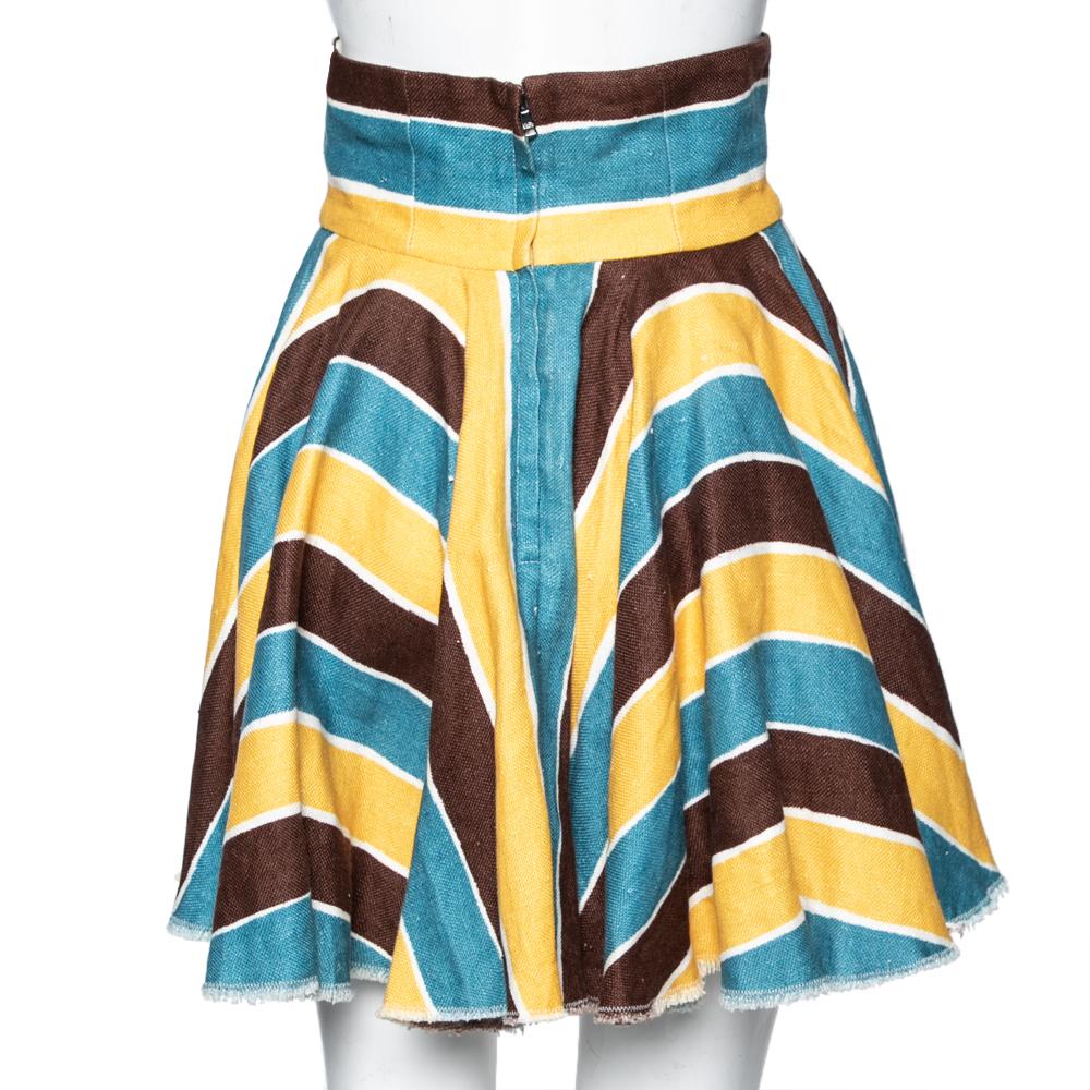 Chic and charming, this House of Dolce & Gabbana creation is perfect for elevating your summer looks. This skirt is stitched using linen into a mini-length silhouette. It has a well-fitted shape and stripes all over. Complement this skirt with a