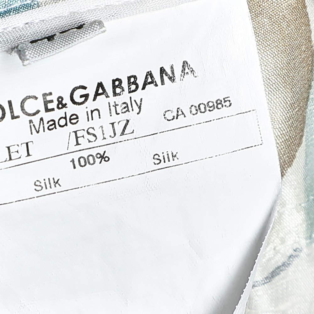 Add a pop of color and creativity to your attire by wearing these chic trousers from Dolce & Gabbana. They are stitched using multicolored watercolor painted silk and show a zip closure. They are provided with four external pockets. Refresh your