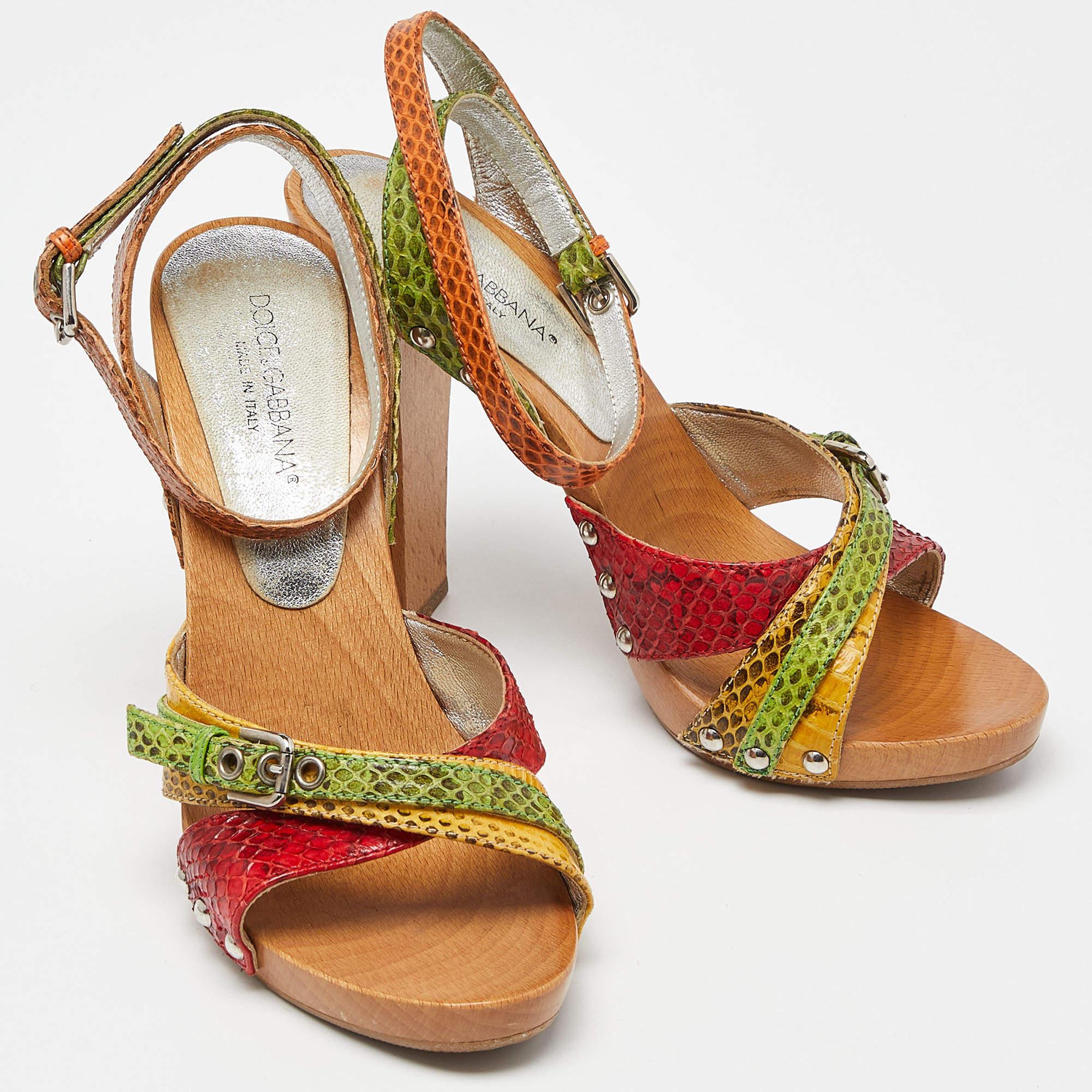 Dolce & Gabbana - Sandales à talons blocs en cuir serpent multicolore, taille 36 Bon état - En vente à Dubai, Al Qouz 2