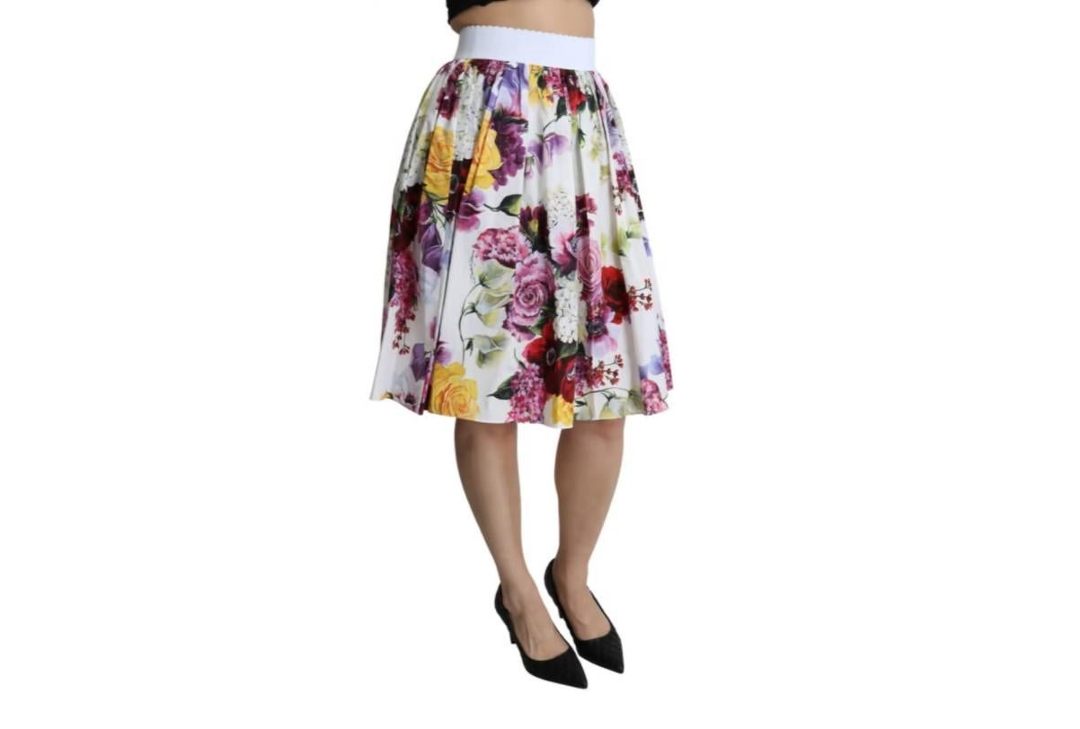Gorgeous brand new with tags, 100% Authentic Dolce & Gabbana floral print A-line skirt. This amazing skirt has a multicolor floral print, white elastic waistline and a hidden zipper on the backside. 




Color: White Floral

Model: A-line High Waist