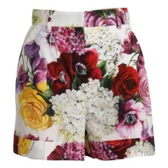 Dolce & Gabbana Mehrfarbige Blumen Shorts aus weißer Baumwolle mit Rosen- Hydrangea-Blumen