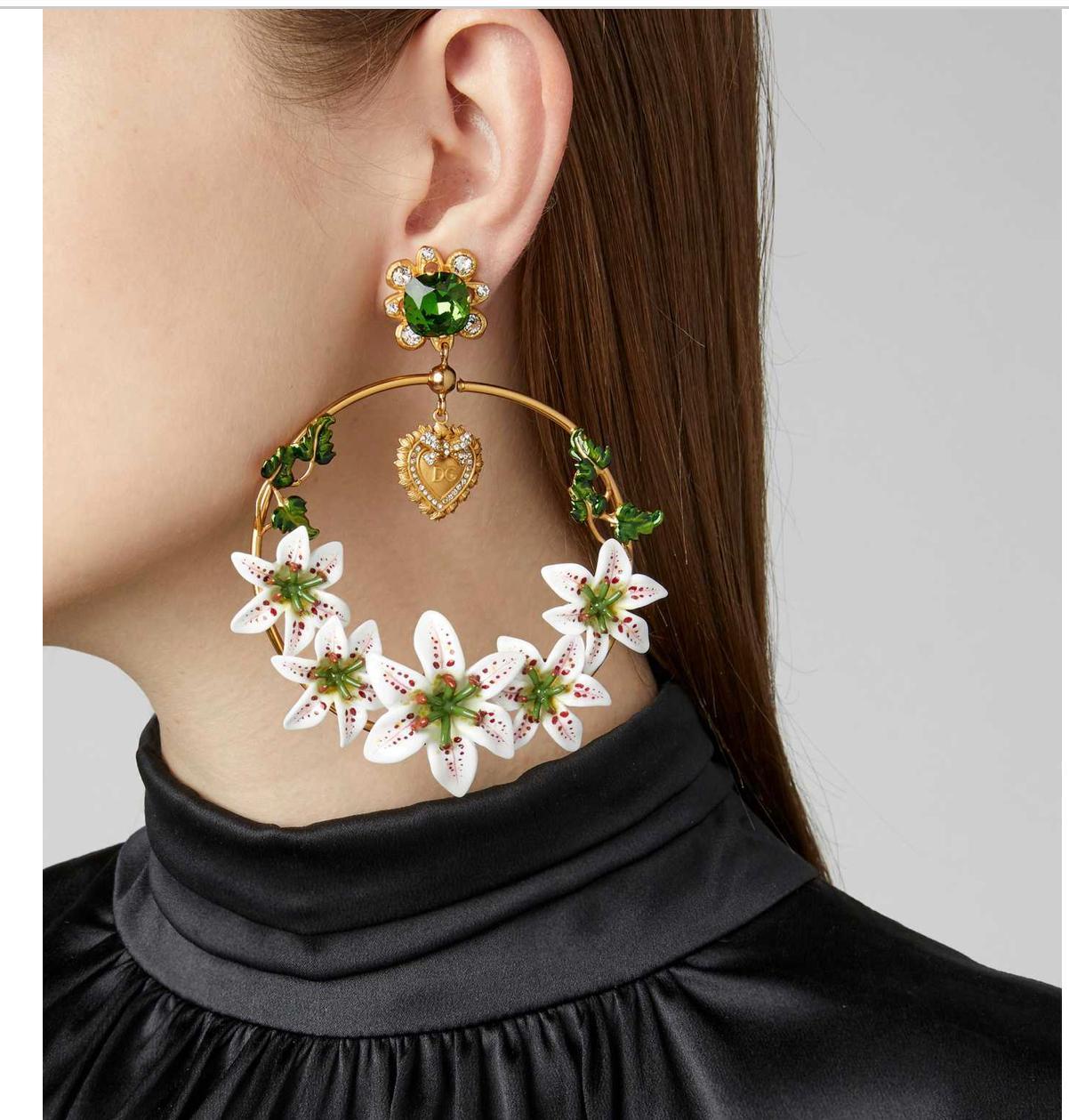DOLCE & GABBANA

Gorgeous brand new with tags, 100% Authentic Dolce & Gabbana Gold Tone Brass Crystal Devotion Lilies Drop Clip On Earrings.

Model: Clip-on, dangling
Motive: Devotion, Lilies, Crystals
Material: 40% Brass 40% Resin 20% Glass
Color:
