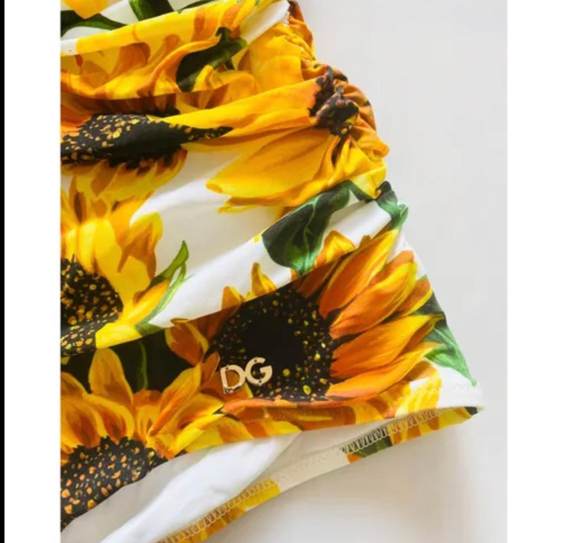 Dolce & Gabbana Multicolored one-piece swimsuit with sunflower
patterns In New Condition In WELWYN, GB