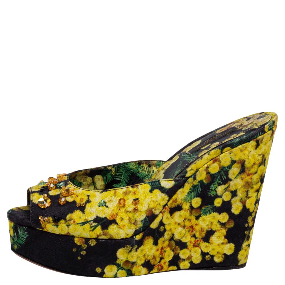 These sandals from Dolce & Gabbana are selectively designed with a curation of delicate embellishments and a multicolored fabric on the upper. These wedge sandals offer a diversified and distinguished style that will assist you in making your attire
